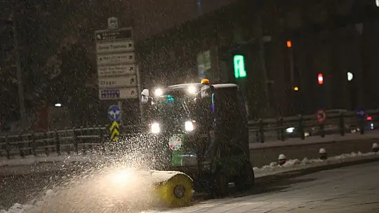 Başkan Çolakbayrakdar: 'Gece gündüz demeden merkez ve kırsalda kar temizliği devam ediyor'