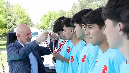 Başkan Çolakbayrakdar: 'Gençler için çalışıyor, geleceğe yatırım yapıyoruz'