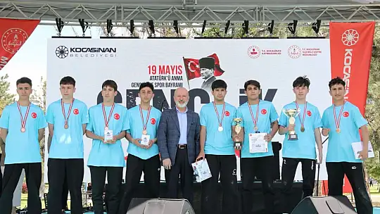 Başkan Çolakbayrakdar: 'Gençler için çalışıyor, geleceğe yatırım yapıyoruz'