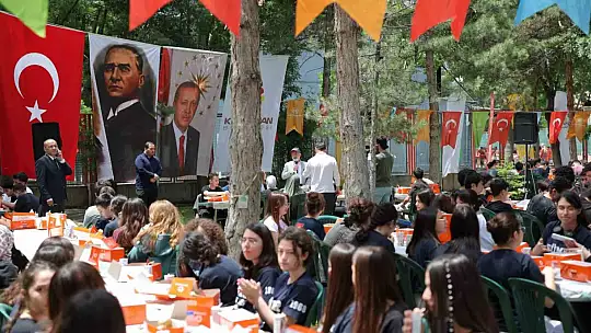 Başkan Çolakbayrakdar: 'Gençlerimizin hayallerine dokunan projeler üretmeye devam edeceğiz'