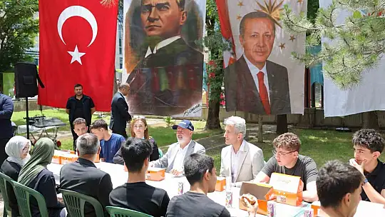 Başkan Çolakbayrakdar: 'Gençlerimizin hayallerine dokunan projeler üretmeye devam edeceğiz'
