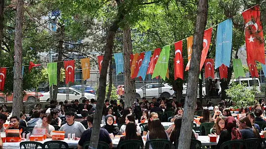 Başkan Çolakbayrakdar: 'Gençlerimizin hayallerine dokunan projeler üretmeye devam edeceğiz'