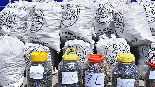Başkan Çolakbayrakdar, 'Geri dönüşümle hem çevreye hem de ülke ekonomisine dev katkı sağlıyoruz'