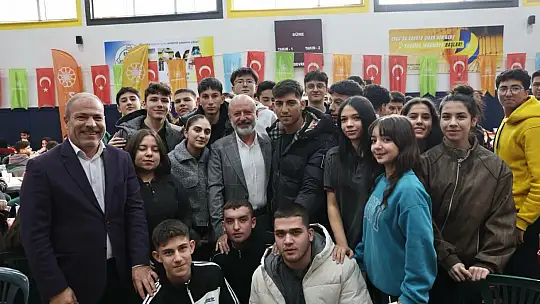 Başkan Çolakbayrakdar: 'Güçlü Türkiye'nin temeli donanımlı gençliktir'