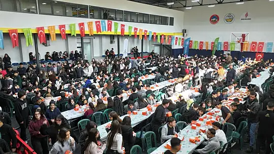 Başkan Çolakbayrakdar: 'Güçlü Türkiye'nin temeli donanımlı gençliktir'