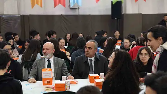 Başkan Çolakbayrakdar: 'Güçlü Türkiye'nin temeli gençlerimizdir'