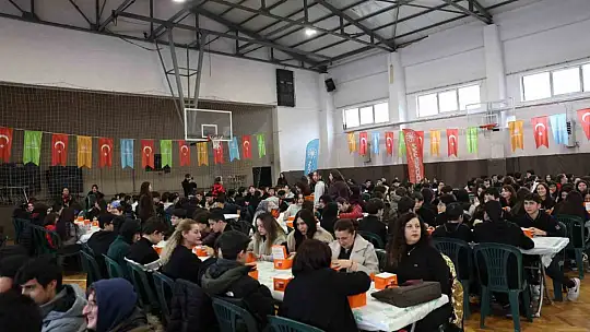 Başkan Çolakbayrakdar: 'Güçlü Türkiye'nin temeli gençlerimizdir'