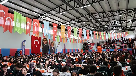 Başkan Çolakbayrakdar: 'Güçlü ve büyük Türkiye'nin temeli donanımlı gençliktir'