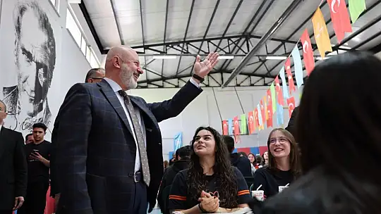 Başkan Çolakbayrakdar: 'Güçlü ve büyük Türkiye'nin temeli donanımlı gençliktir'