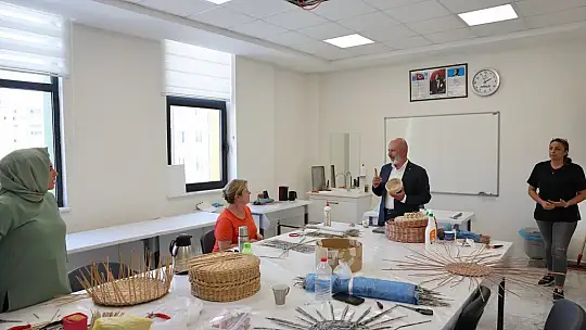 Başkan Çolakbayrakdar: 'Hayatın tüm renkleri, 7'den 70'e bu çatı altında buluşuyor'