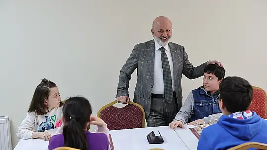 Başkan Çolakbayrakdar: 'Hedefimiz Kayseri'yi satrançta marka şehir yapmak'