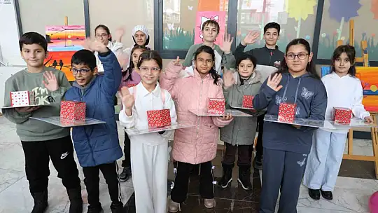 Başkan Çolakbayrakdar 'Her alanda gençlerimizin ve evlatlarımızın yanındayız'