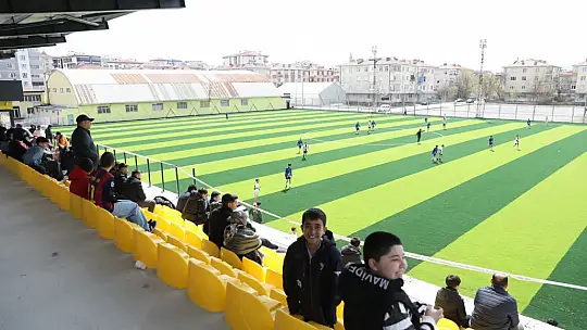 Başkan Çolakbayrakdar: 'Her alanda gençlerimizin yanındayız, geleceğin sporcuları bu statta yetişecek