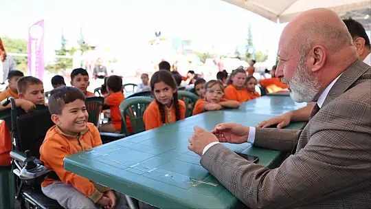 Başkan Çolakbayrakdar: 'Her çocuk bir tebessümle dünyayı güzelleştirir'