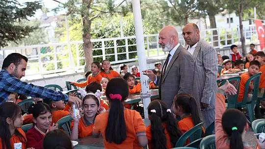 Başkan Çolakbayrakdar: 'Her çocuk bir tebessümle dünyayı güzelleştirir'