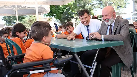 Başkan Çolakbayrakdar: 'Her çocuk bir tebessümle dünyayı güzelleştirir'
