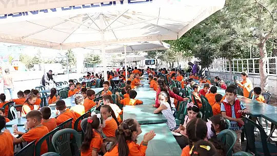 Başkan Çolakbayrakdar: 'Her çocuk bir tebessümle dünyayı güzelleştirir'