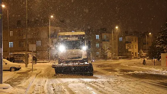 Başkan Çolakbayrakdar: 'Hizmetimiz 24 saat devam ediyor'