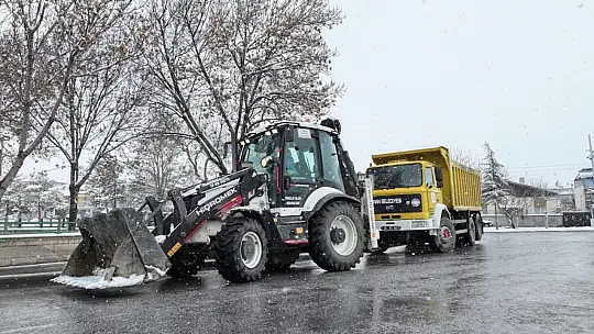 Başkan Çolakbayrakdar: 'Hizmetimiz 24 saat devam ediyor'