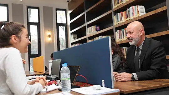 Başkan Çolakbayrakdar: 'Hizmetlerimizle okuyan bir nesil yetiştiriyoruz'