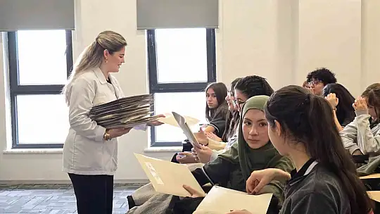 Başkan Çolakbayrakdar: 'Hizmetlerimizle okuyan bir nesil yetiştiriyoruz'