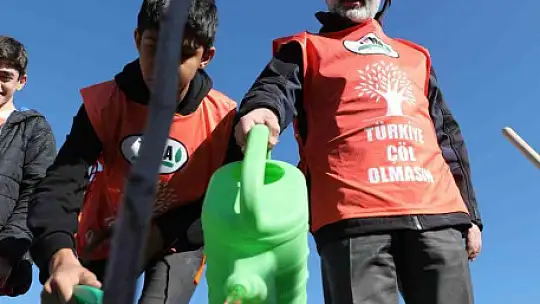 Başkan Çolakbayrakdar: 'İklim değişikliğiyle mücadelenin en etkili yolu ağaç dikmektir'
