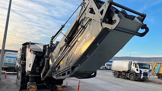 Başkan Çolakbayrakdar: 'İlk ve tek çevreci asfalt freze aracımızla doğayı koruyor, ekonomiye güç katıyoruz'