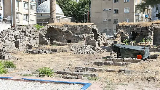 Başkan Çolakbayrakdar: 'Kayseri'nin ilk medresesini kültür hazinemize yeniden kazandırıyoruz'