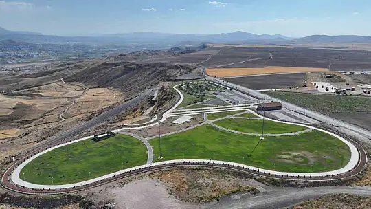 Başkan Çolakbayrakdar: 'Kişi başına 17,60 metrekare yeşil alan, 530 park ve 965 bin ağaçla geleceğe nefes, şehre oksijen'