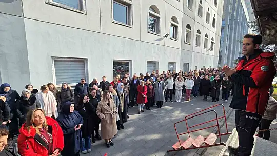 Başkan Çolakbayrakdar: 'Kocasinan, farkındalığıyla da örnek oluyor'