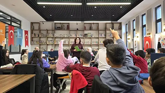 Başkan Çolakbayrakdar: 'Kütüphaneler haftası vesilesiyle bilgiyle büyüyen bir şehir inşa ediyoruz'