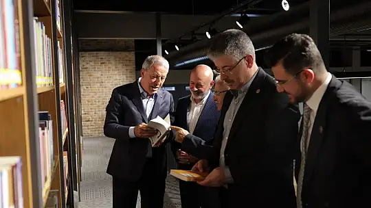 Başkan Çolakbayrakdar: 'Kütüphanelerle zenginleştirilmiş bir şehir inşa ediyoruz'