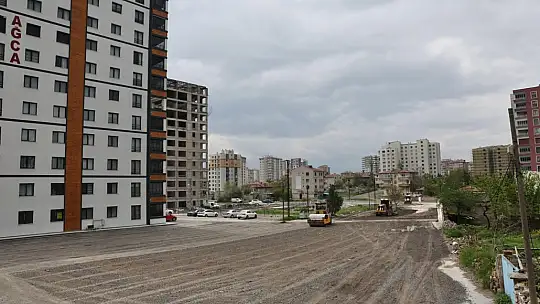 Başkan Çolakbayrakdar: 'Örnek bir mahalle kuruyoruz'