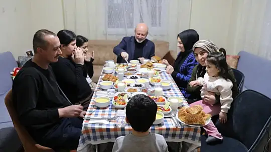 Başkan Çolakbayrakdar: 'Ramazan'ın bereketini hemşehrilerimle aynı sofrada paylaşıyoruz'