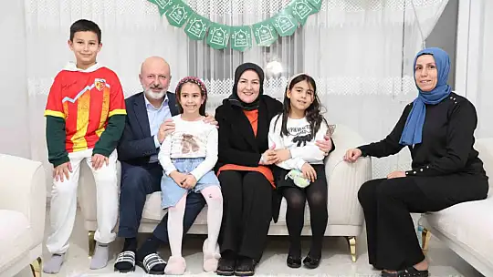 Başkan Çolakbayrakdar: 'Ramazan'ın bereketiyle çalınmadık kapı, girilmedik gönül bırakmadık'