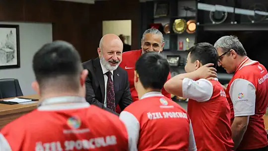 Başkan Çolakbayrakdar: 'Şampiyon çocuklarımızla gurur duyuyorum'