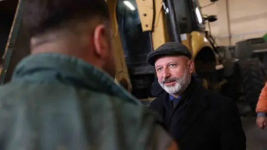 Başkan Çolakbayrakdar: 'Şehrimizin ihtiyaçlarını fabrika gibi çalışan kendi atölyelerimizde üretiyoruz'