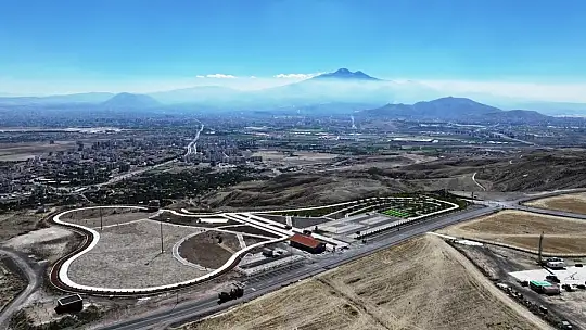 Başkan Çolakbayrakdar, 'Yeşil alanda da rekor üstüne rekor kırdık'
