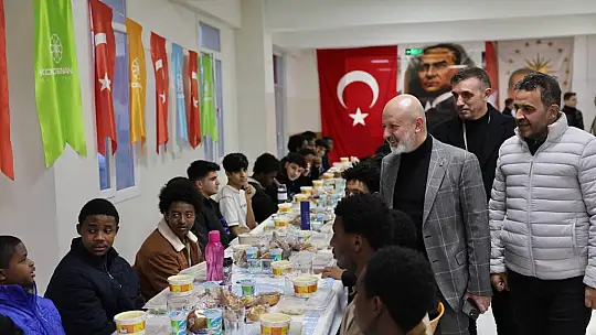 Başkan Çolakbayrakdar, 52 farklı ülkeden öğrencilerle iftar sofrasında buluştu
