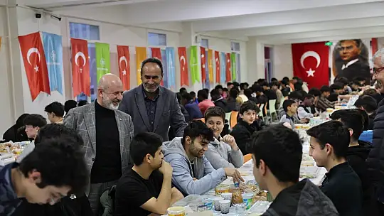 Başkan Çolakbayrakdar, 52 farklı ülkeden öğrencilerle iftar sofrasında buluştu