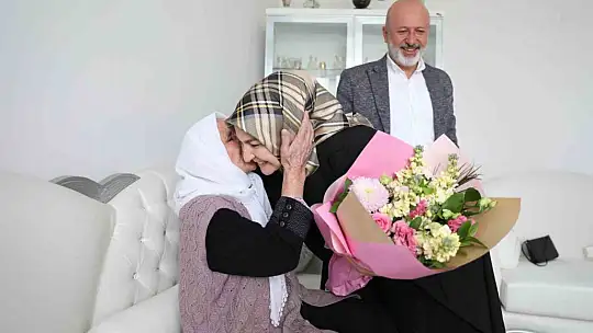 Başkan Çolakbayrakdar'dan 109 yaşındaki Şemşi Nine'ye Anneler Günü sürprizi