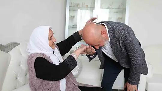 Başkan Çolakbayrakdar'dan 109 yaşındaki Şemşi Nine'ye Anneler Günü sürprizi