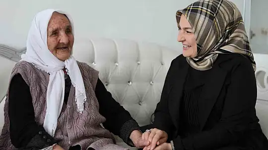 Başkan Çolakbayrakdar'dan 109 yaşındaki Şemşi Nine'ye Anneler Günü sürprizi