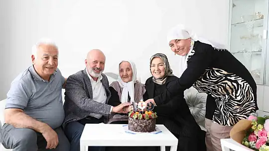 Başkan Çolakbayrakdar'dan 109 yaşındaki Şemşi Nine'ye Anneler Günü sürprizi