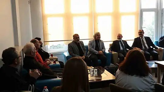 Başkan Çolakbayrakdar'dan Kocasinan'daki tüm öğretmenlere anlamlı hediye