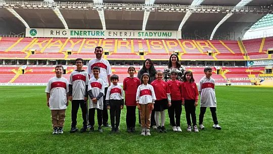Başkan Çolakbayrakdar'dan milli maça özel klip