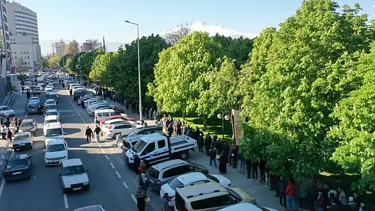 Başkan Çolakbayrakdar'dan organik domates fidesi dağıtımına davet