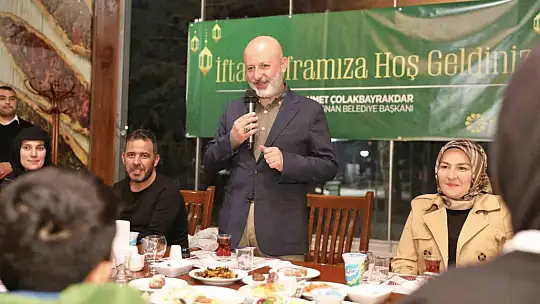 Başkan Çolakbayrakdar, iftarını yetim çocuklarla yaptı