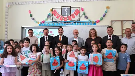 Başkan Çolakbayrakdar, karne sevinci yaşayan öğrencileri tebrik etti