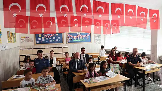 Başkan Çolakbayrakdar, öğrencilerin karne sevincine ortak oldu